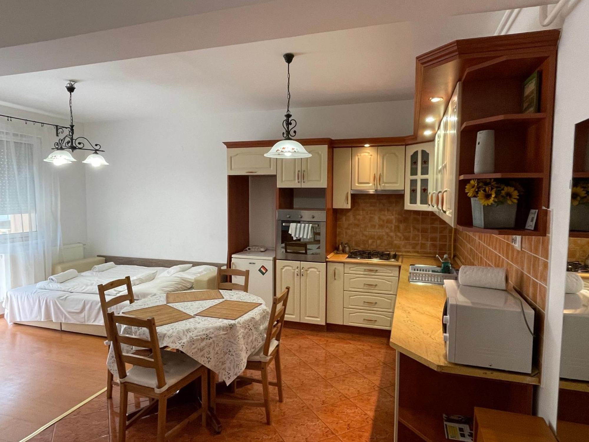 Zoli Apartmanok-Anita Koelcsey 34-36 Hajduszoboszlo Exterior foto