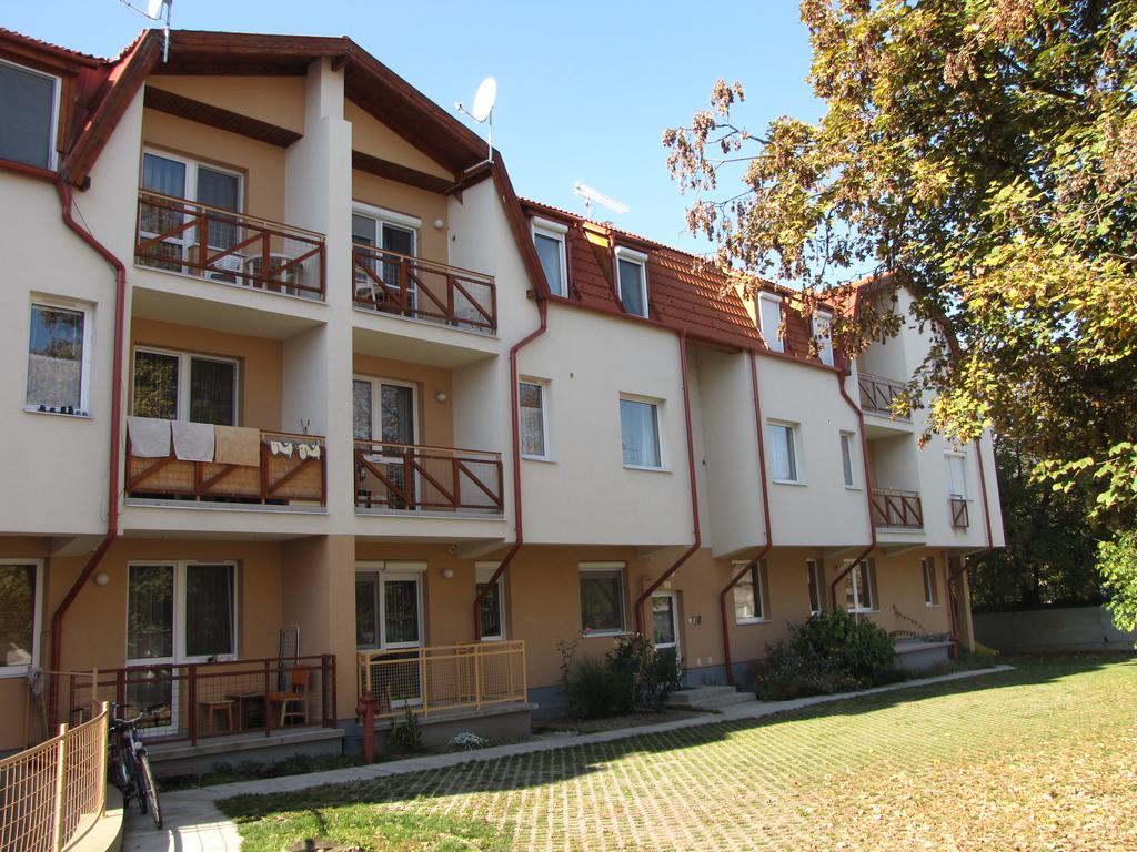 Zoli Apartmanok-Anita Koelcsey 34-36 Hajduszoboszlo Exterior foto