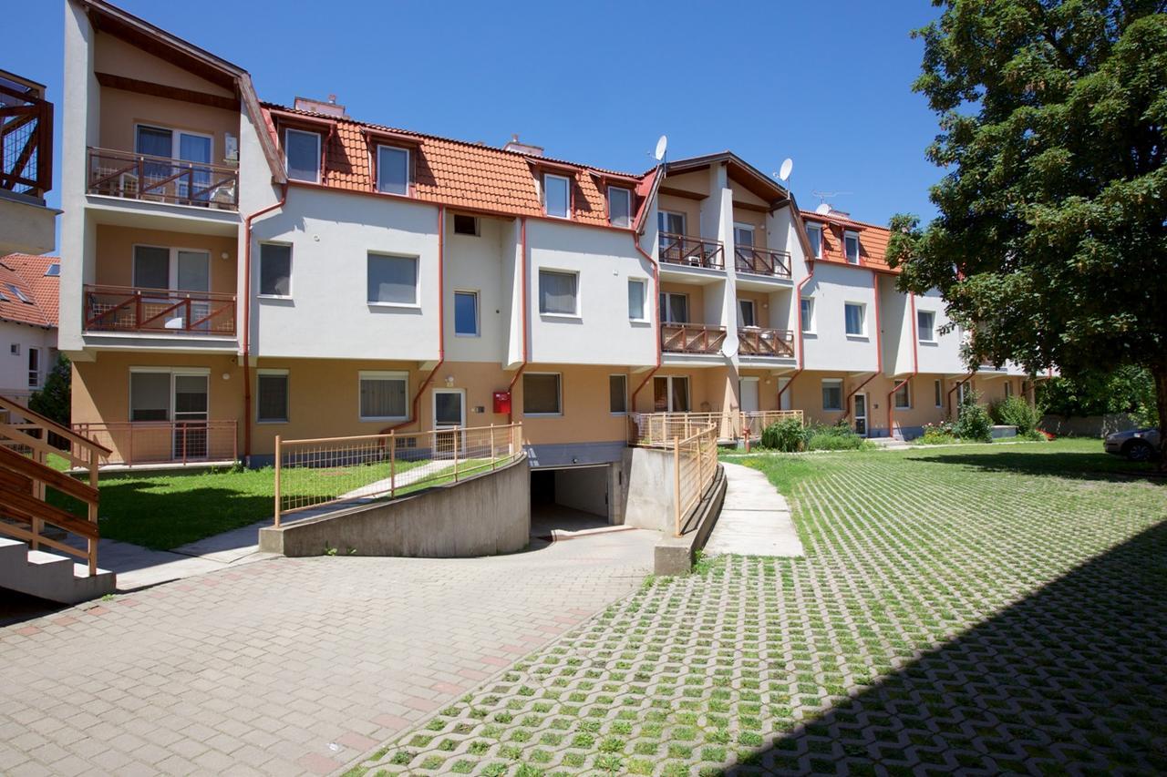 Zoli Apartmanok-Anita Koelcsey 34-36 Hajduszoboszlo Exterior foto