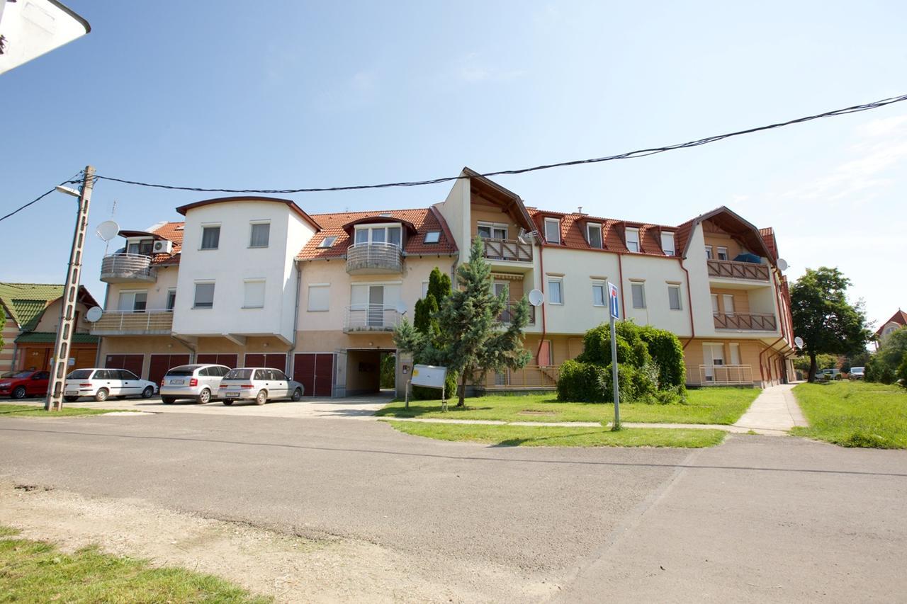 Zoli Apartmanok-Anita Koelcsey 34-36 Hajduszoboszlo Exterior foto