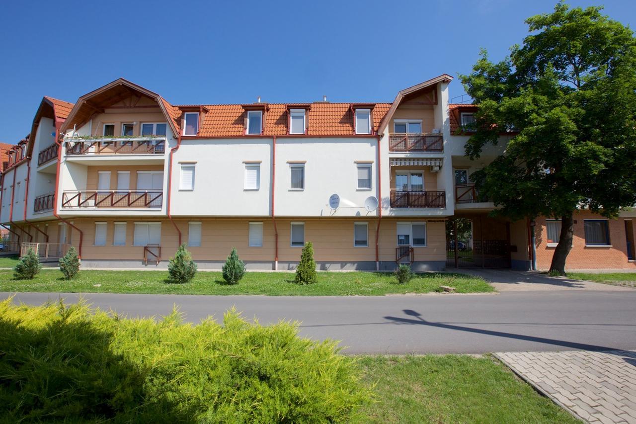 Zoli Apartmanok-Anita Koelcsey 34-36 Hajduszoboszlo Exterior foto